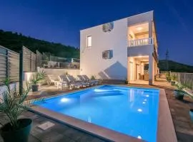 VILLA Mari with private pool