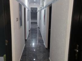 Rush Hotel & Apartments，位于拉各斯的酒店