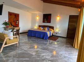 Hospedaje Anturios Valle de Bravo，位于巴耶德布拉沃的带停车场的酒店