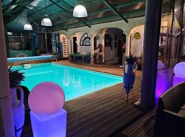 Domaine Le Lanis Chambre d'hôtes piscine spa，位于圣吉隆的酒店
