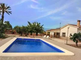 Villa rústica privada con gran chalet y piscina