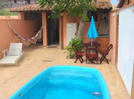Casa com piscina e churrasqueira，位于大伊瓜巴的度假屋