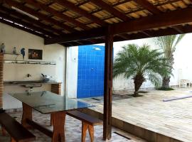Incrivel casa com churrasq e piscina em Peruibe，位于佩鲁伊比的酒店