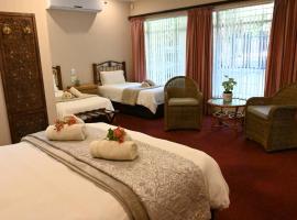 LUXURY FAMILY EN-SUITE ROOM @ 4 STAR GUEST HOUSE，位于米德尔堡的住宿加早餐旅馆
