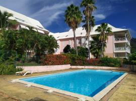 Charmant appartement en bord de mer avec piscine，位于Gourbeyre的酒店