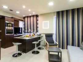 Rhodes Central Suite