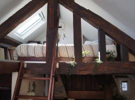 Le perchoir de St-Antoine - Centre historique d'Honfleur avec vue sur le port, jeux, prime, vinyles，位于翁弗勒尔的酒店