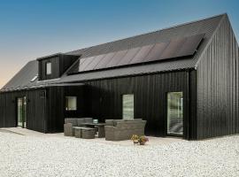 Black Barn Skye - Contemporary 3 bed / 4 bath home，位于布罗德福德的度假屋