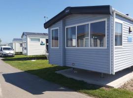 8 berth Caravan at Parkdean Camber Sands，位于坎伯利的公寓