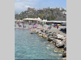 EL PEÑÓN IDÍLICO PISO A PIE DE Playa，位于萨各夫雷纳的酒店