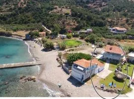 House just on the beach -included 2 canoe, 2 bicycles