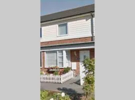 Comfy 2 bed house located at Wareham train station