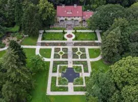 Amsterdamgarden - stunning garden villa with pool close to Amsterdam