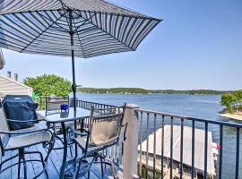 Waterfront Ozark Gem with Pool Access and Lake Views!，位于奥沙克湖的度假短租房