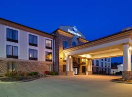 Best Western St. Louis Airport North Hotel & Suites，位于黑泽尔伍德兰伯特-圣路易斯国际机场 - STL附近的酒店