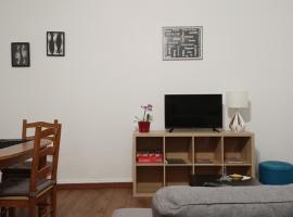 De Cá - suite com acesso independente e kitchenette，位于洛萨的公寓