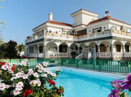 2 Apartments with private pool at Villa Diaz Aleman，位于萨洛夫雷的度假屋