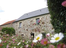 Ludothèque chambres et table d'hôtes de La Becterie，位于Quettetot的酒店