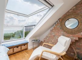 Robin Hood's Bay Coastguard's Cottage with a View，位于罗宾胡兹贝的酒店