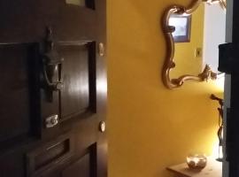 Edinburgh TWO BEDROOM apartment with free side street parking 24 hours，位于爱丁堡的酒店