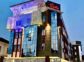 God's Touch Apartments Signature，位于拉各斯的酒店