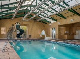 Rare! Huge Private Pool Jacz Sauna-Mountain View Mansion 2 acre 9500 sq ft，位于奥勒姆的酒店