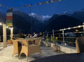 Snow view hotel，位于卡尔帕的酒店