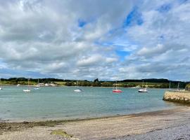 Garddfon Inn，位于伊费林赫利的海滩酒店