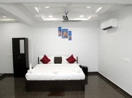 Hotel Royale Inn，位于Sīrkāzhi的酒店