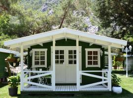 契拉勒幸运小屋住宿加早餐旅馆，位于契拉勒的酒店