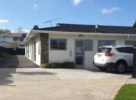 Rose Apartments Central Rotorua- Accommodation & Private Spa，位于罗托鲁瓦Rotorua District Library附近的酒店