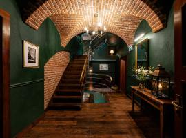 Baron Boutique Hotel，位于耶莱尼亚古拉的酒店