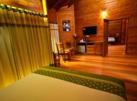 Room in Guest room - LakeRose Wayanad Resort - Water Front Grandeur，位于卡尔佩特塔的旅馆