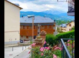 Puigcerdá Centro. Acogedor apartament en el pueblo，位于普奇塞达的酒店