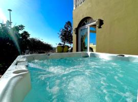 amazing view el Medano villa in with jacuzzi，位于厄尔梅达诺的酒店