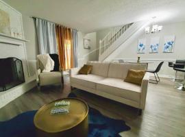 Modern Designer Townhouse 2Br Ideal for Long Stays!，位于杰克逊的度假短租房