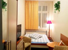 HOTEL CENTRUM，位于希隆斯克地区希罗达的酒店