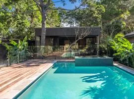 Tallowood - luxury beach house with pool & studio