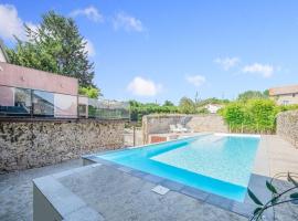 Comfy Holiday Home in Saint-Denis with Private Pool，位于Saint-Denis的度假屋