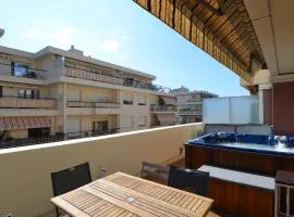 Appartement 6 personnes avec Terrasse et Jacuzzi plein cœur centre-ville quartier du Port de Nice