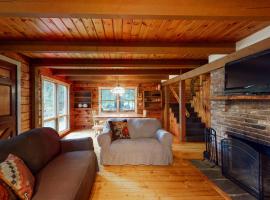 Cabin on the Ridge，位于Tinkerville的酒店