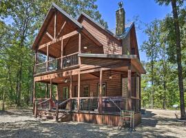 Broken Bow Cabin 5 Mi to Beavers Bend Marina!，位于斯蒂芬斯穴窟的酒店