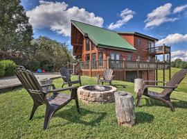 Piney Creek Mountain-View Cabin with Wraparound Deck，位于Piney Creek的酒店