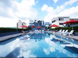 The Lantern Resorts Patong - SHA Extra Plus，位于芭东海滩的精品酒店