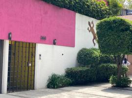 Hostal Cuija Coyoacan Berlin 268 Coyoacan，位于墨西哥城的酒店