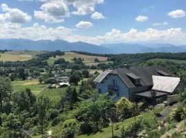 Les Gîtes de La Maison Bleue d'Estialescq