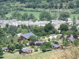 Village de Gite - La Cascade，位于Sainte-Eulalie-dʼOlt的度假园