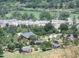 Village de Gite - La Cascade，位于Sainte-Eulalie-dʼOlt的酒店