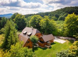 Fenomen Plitvice Gornja Jezera，位于普利特维采村的木屋