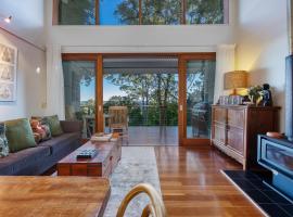 Taman Sari Sunshine Coast Romantic Pet-Friendly Hinterland Retreat，位于梅普尔顿的宠物友好酒店